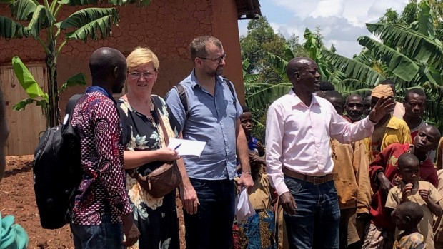 Undervisning, øjenbetændelse og møder i Burundi