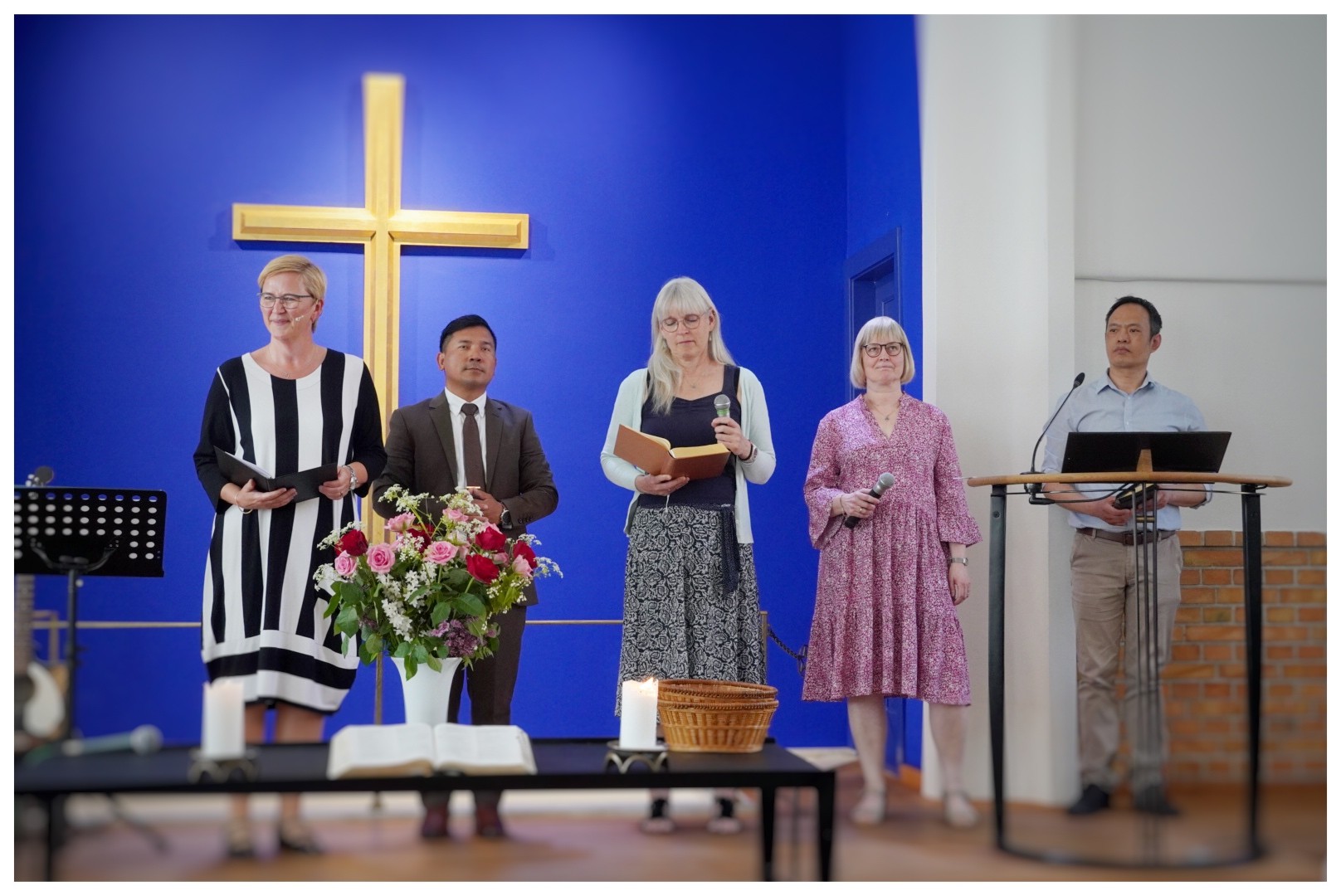 Festdag i Odense med pinsefejring og ordination